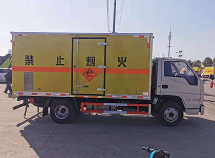 霸州爆破器材运输车技术升级与安全合规新趋势